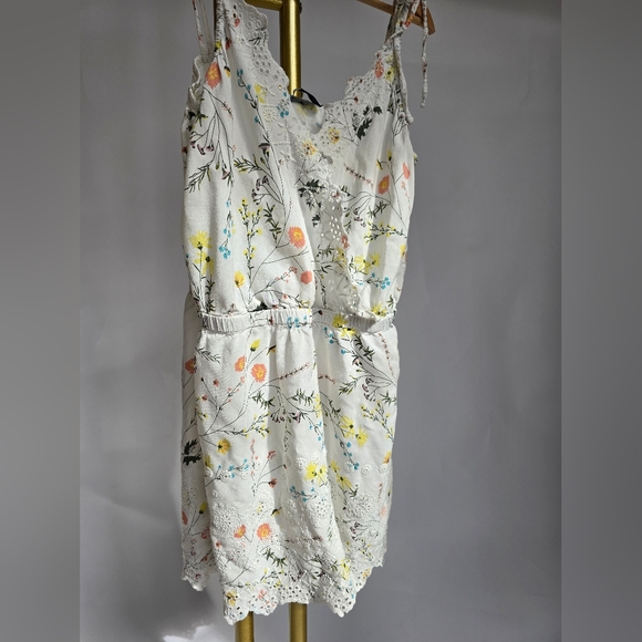 ellor Pants - Women’s White Floral Romper - Lightweight Summer Jumpsuit Medium
